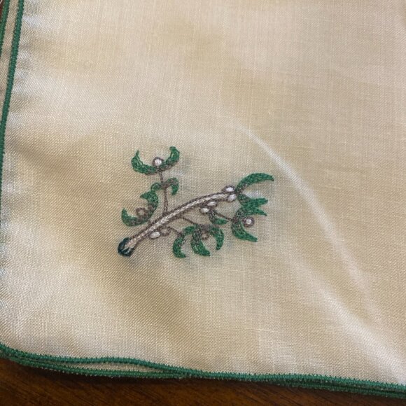 Spode Christmas Linen Embroidery Placemat, off white green edge 18x13 Set of 8 - Picture 5 of 9